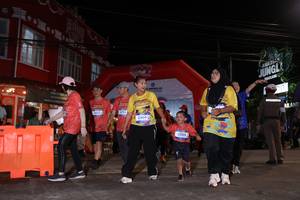 BIB: 3466, 3002
                            <button type="button" onclick="openModal(26263677)" class="btn btn-primary btn-sm float-right btn-popup" data-toggle="modal" data-target=".modal-high-quality">
                        <i class="fas fa-shopping-cart"></i> Add to Cart
                    </button>
                                            <button type="button" onclick="isThisMe(26263677, true)" class="btn btn-success btn-sm float-right btn-popup btn-isme hidden" data-toggle="tooltip" data-placement="bottom" title="นี่คือรูปของคุณใช่ไหม คลิกที่นี่เพื่อเอาเข้าอัลบั้ม">
                        <i class="fas fa-plus"></i> Add to album
                    </button>
                    <button type="button" onclick="isThisMe(26263677, false)" class="btn btn-warning btn-sm float-right btn-popup btn-isnotme hidden">
                        <i class="fas fa-ban"></i> Remove from album
                    </button>